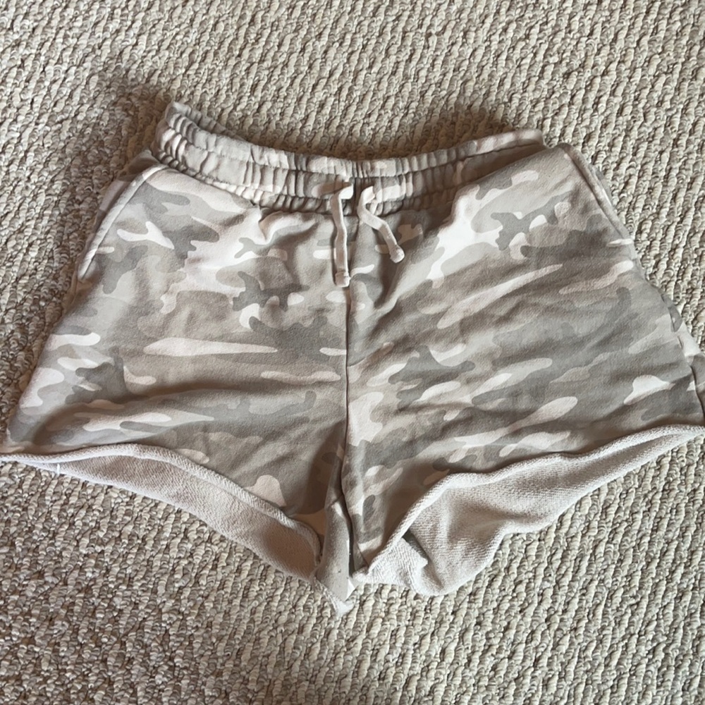 Light Camo shorts -XS